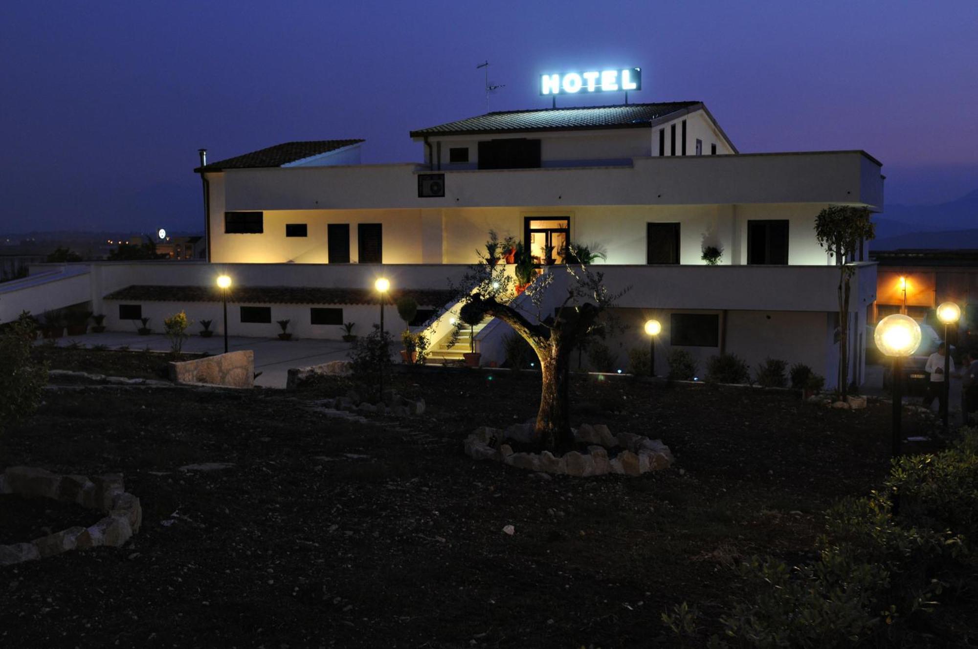 Hotel Vittoria Bénévent Extérieur photo